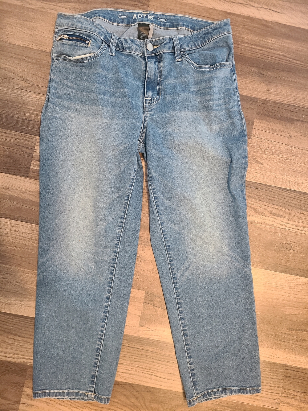 Light Blue Womens Capri Jeans - Apt. 9